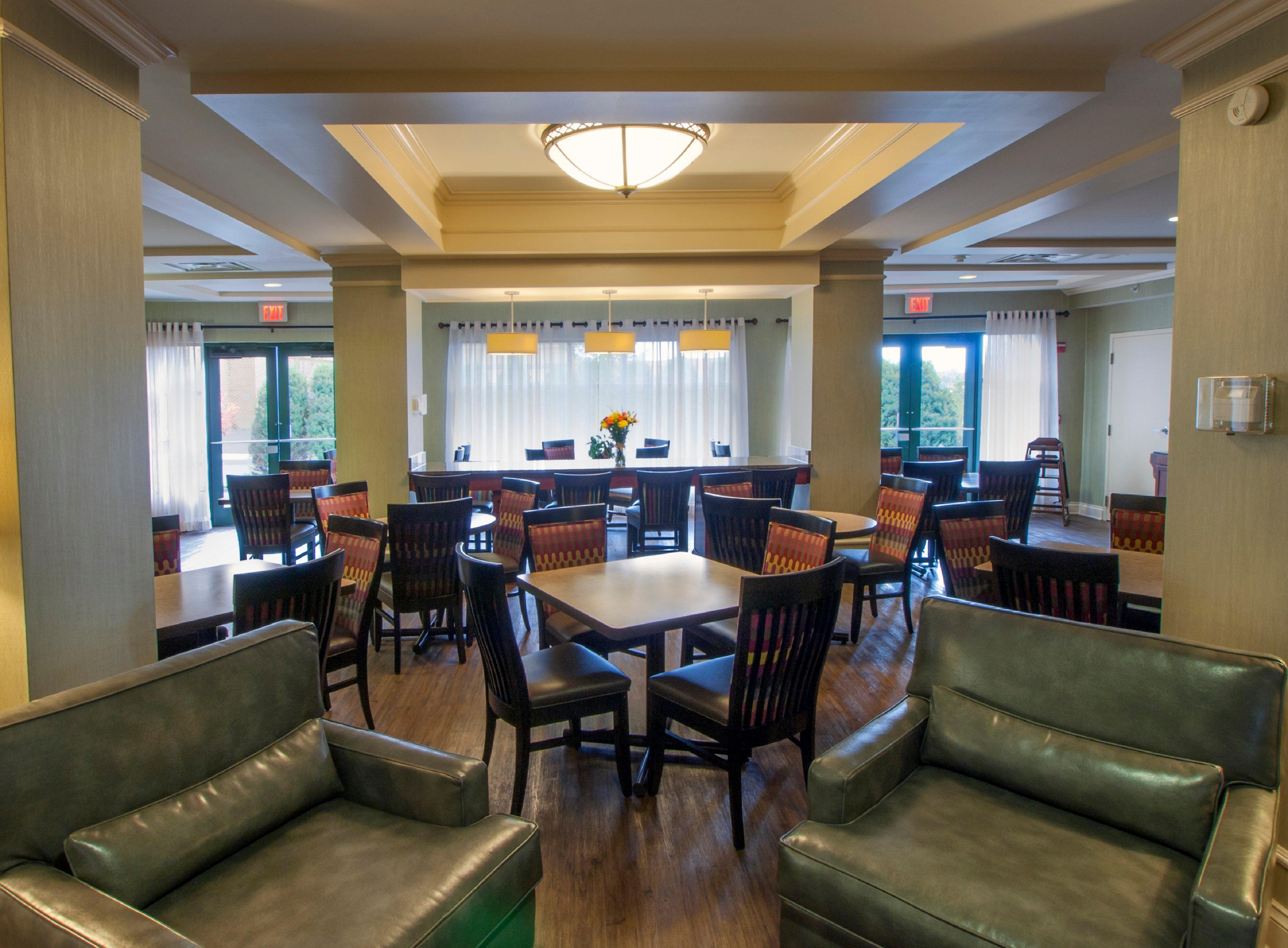 Holiday Inn Express & Suites Buffalo Airport By Ihg Cheektowaga Exterior photo
