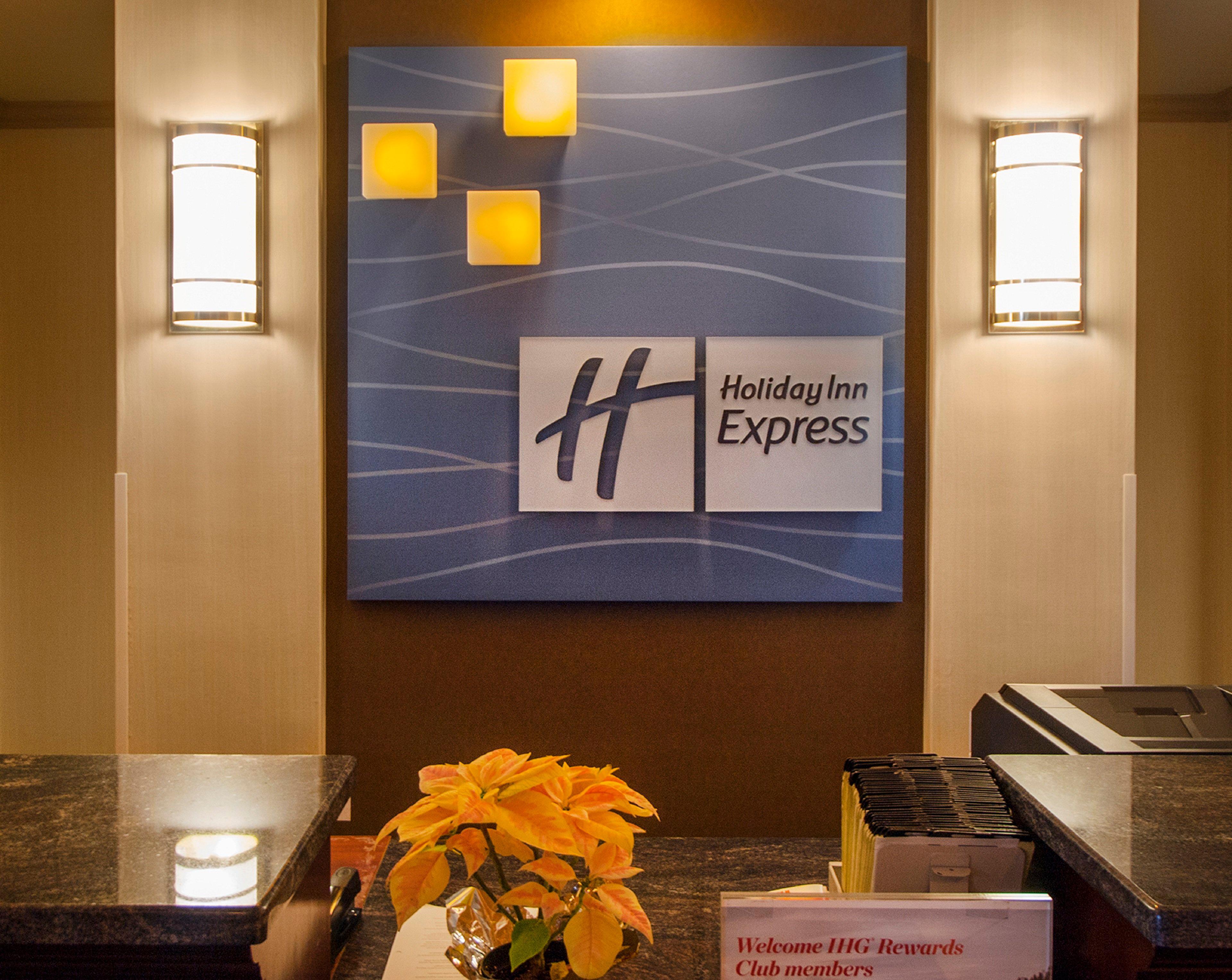 Holiday Inn Express & Suites Buffalo Airport By Ihg Cheektowaga Exterior photo
