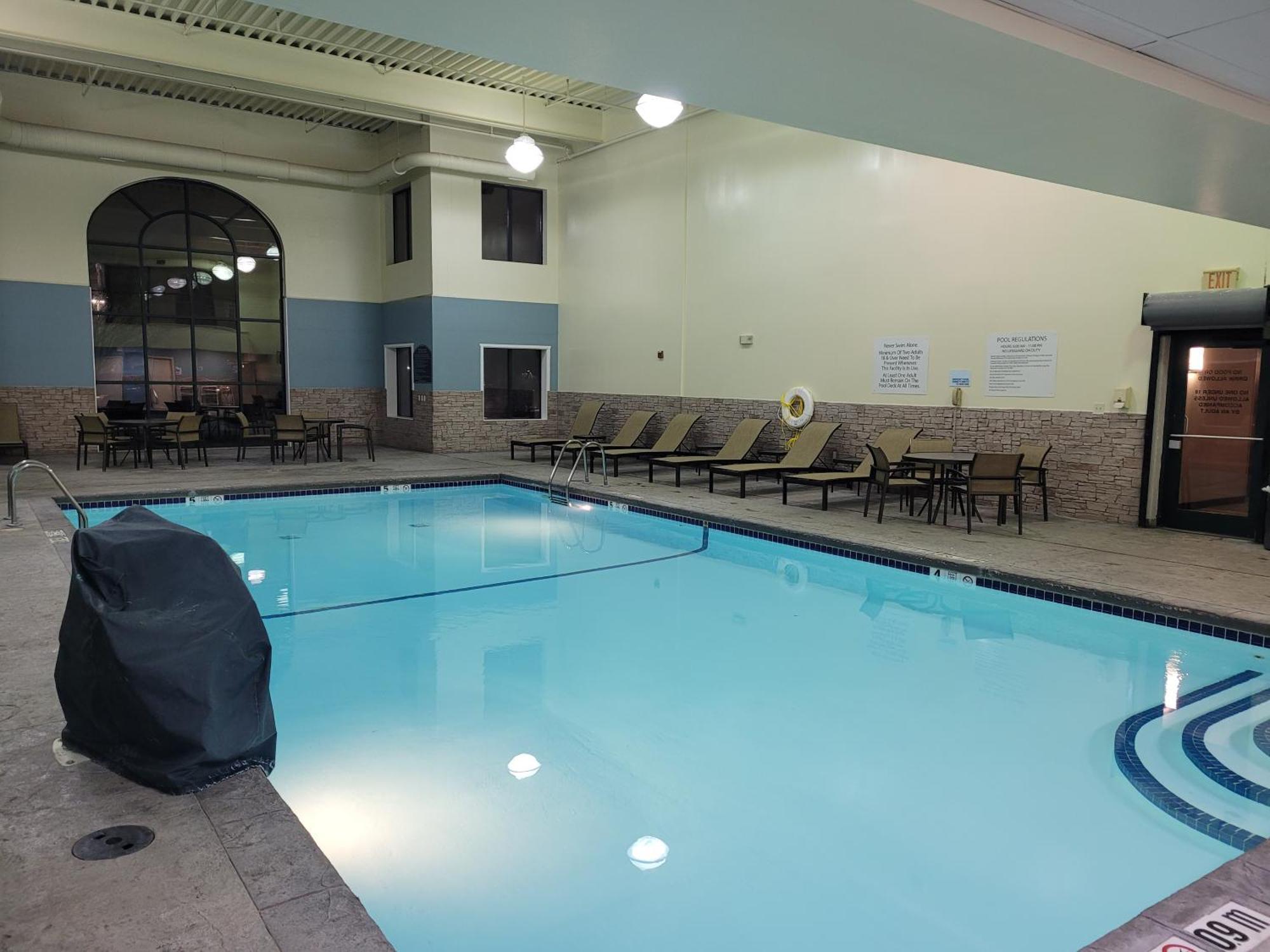 Holiday Inn Express & Suites Buffalo Airport By Ihg Cheektowaga Exterior photo