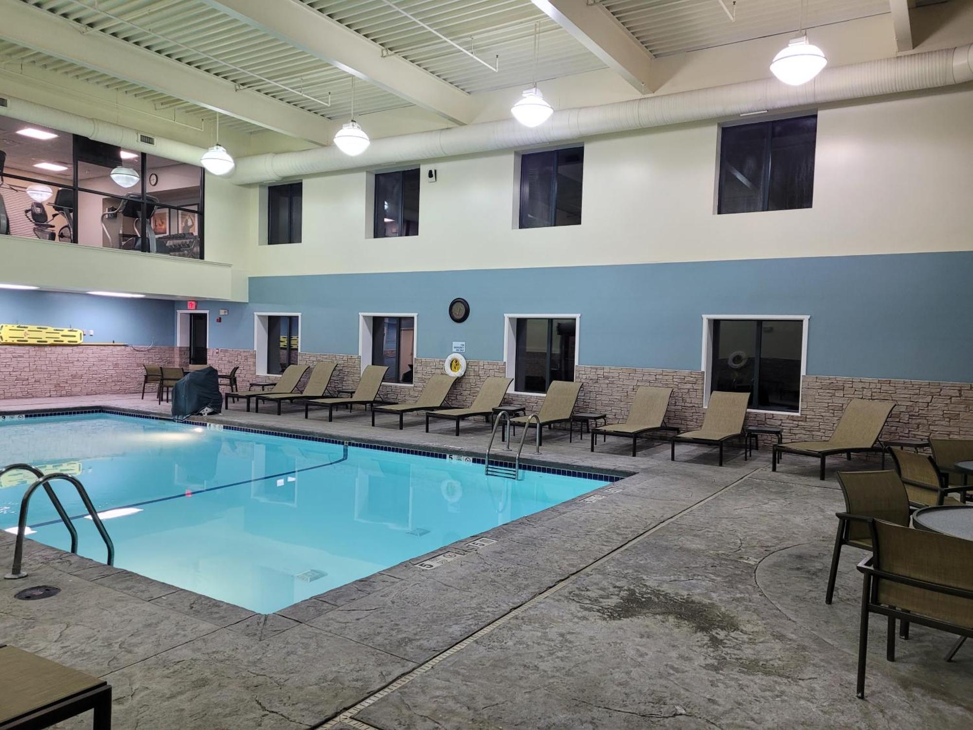 Holiday Inn Express & Suites Buffalo Airport By Ihg Cheektowaga Exterior photo