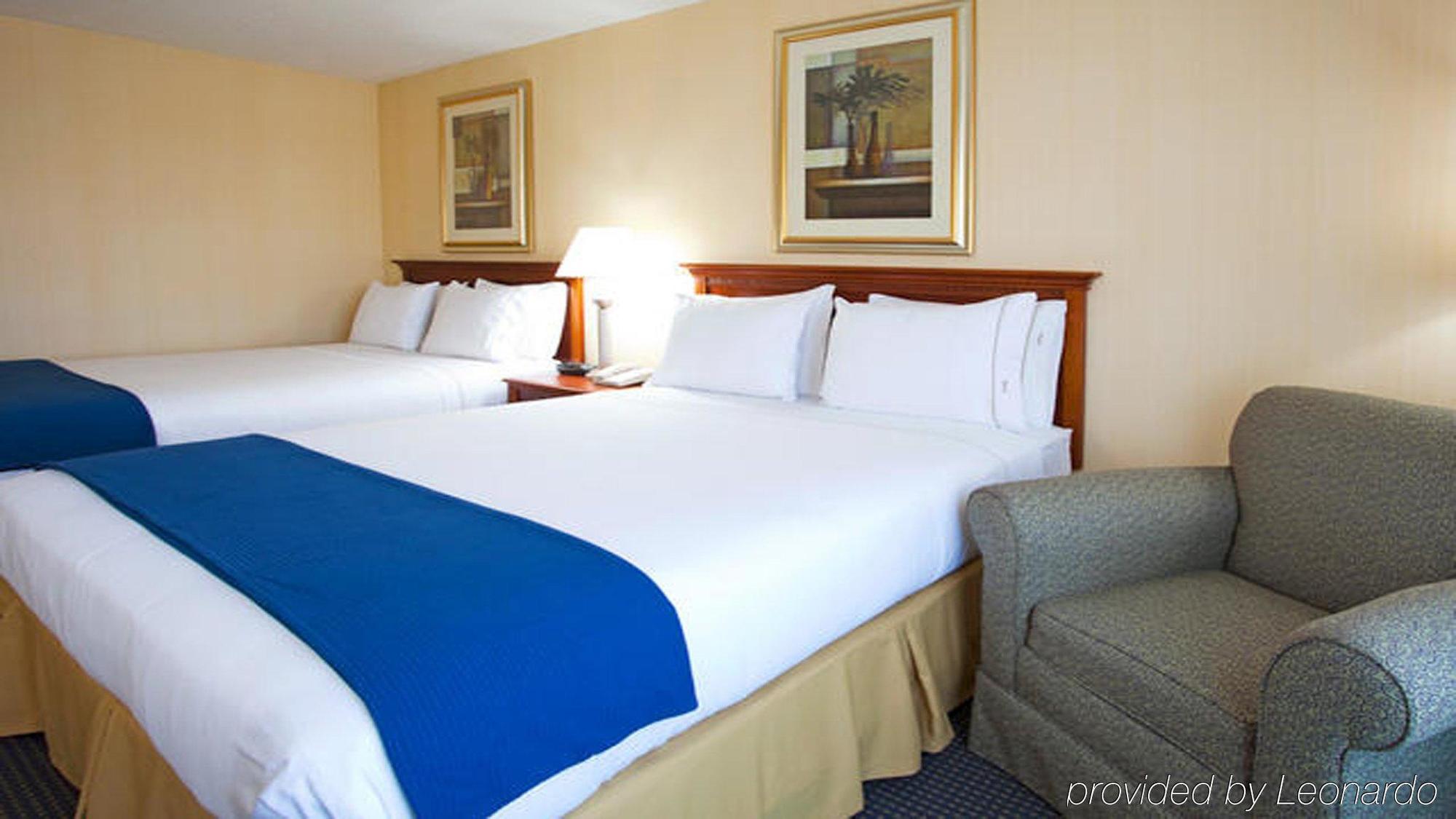 Holiday Inn Express & Suites Buffalo Airport By Ihg Cheektowaga Room photo