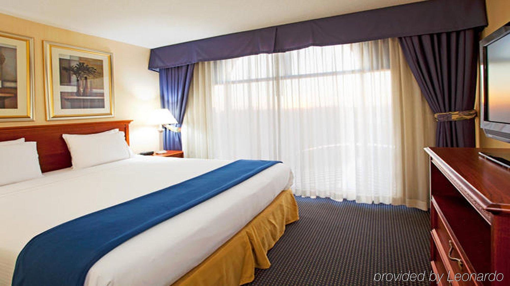Holiday Inn Express & Suites Buffalo Airport By Ihg Cheektowaga Room photo