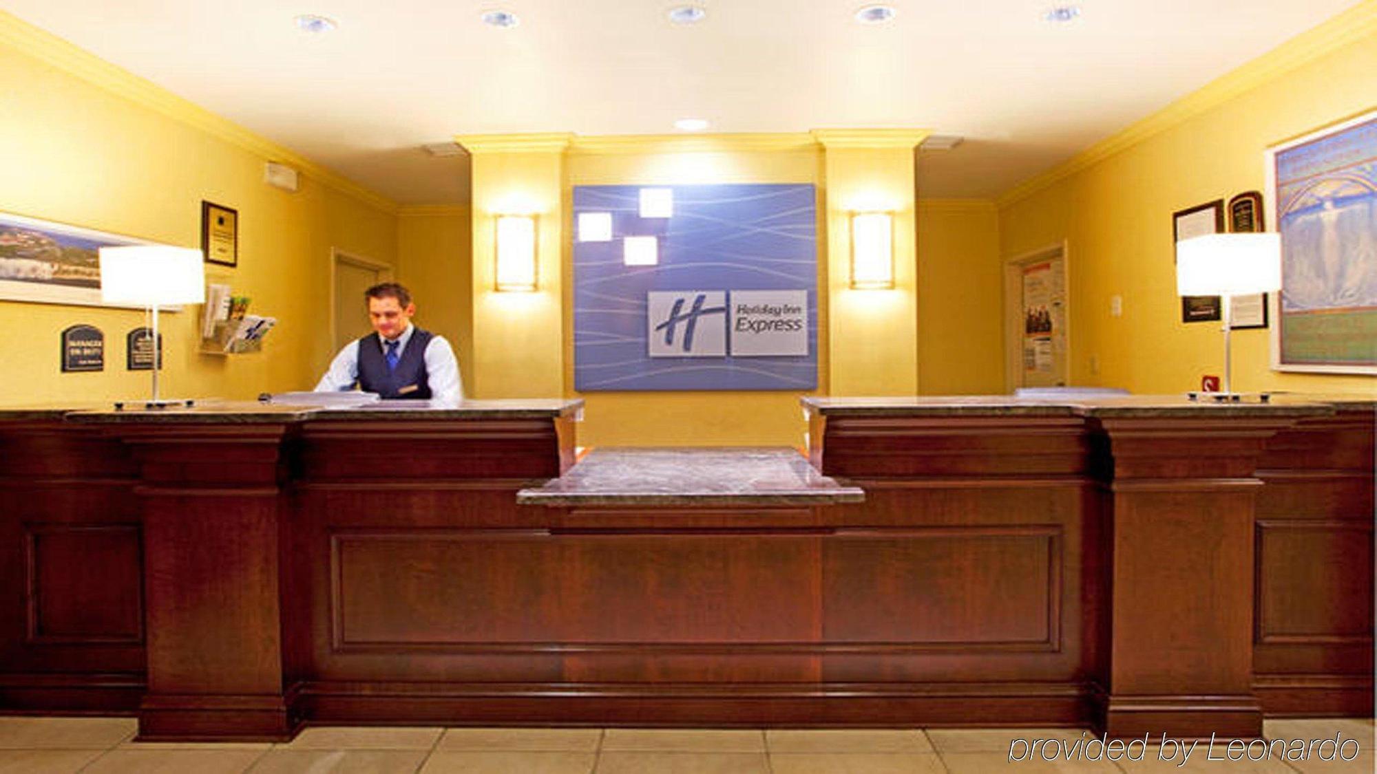 Holiday Inn Express & Suites Buffalo Airport By Ihg Cheektowaga Interior photo