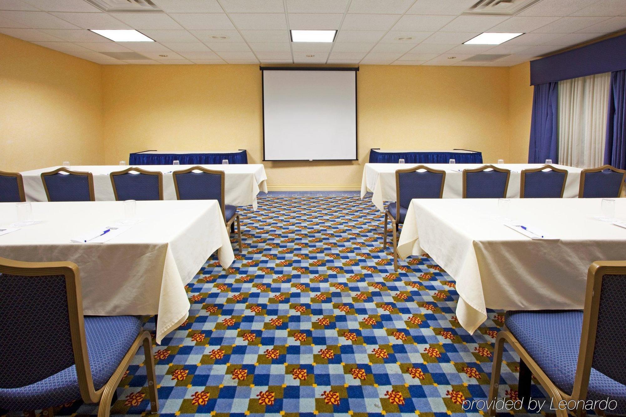 Holiday Inn Express & Suites Buffalo Airport By Ihg Cheektowaga Facilities photo