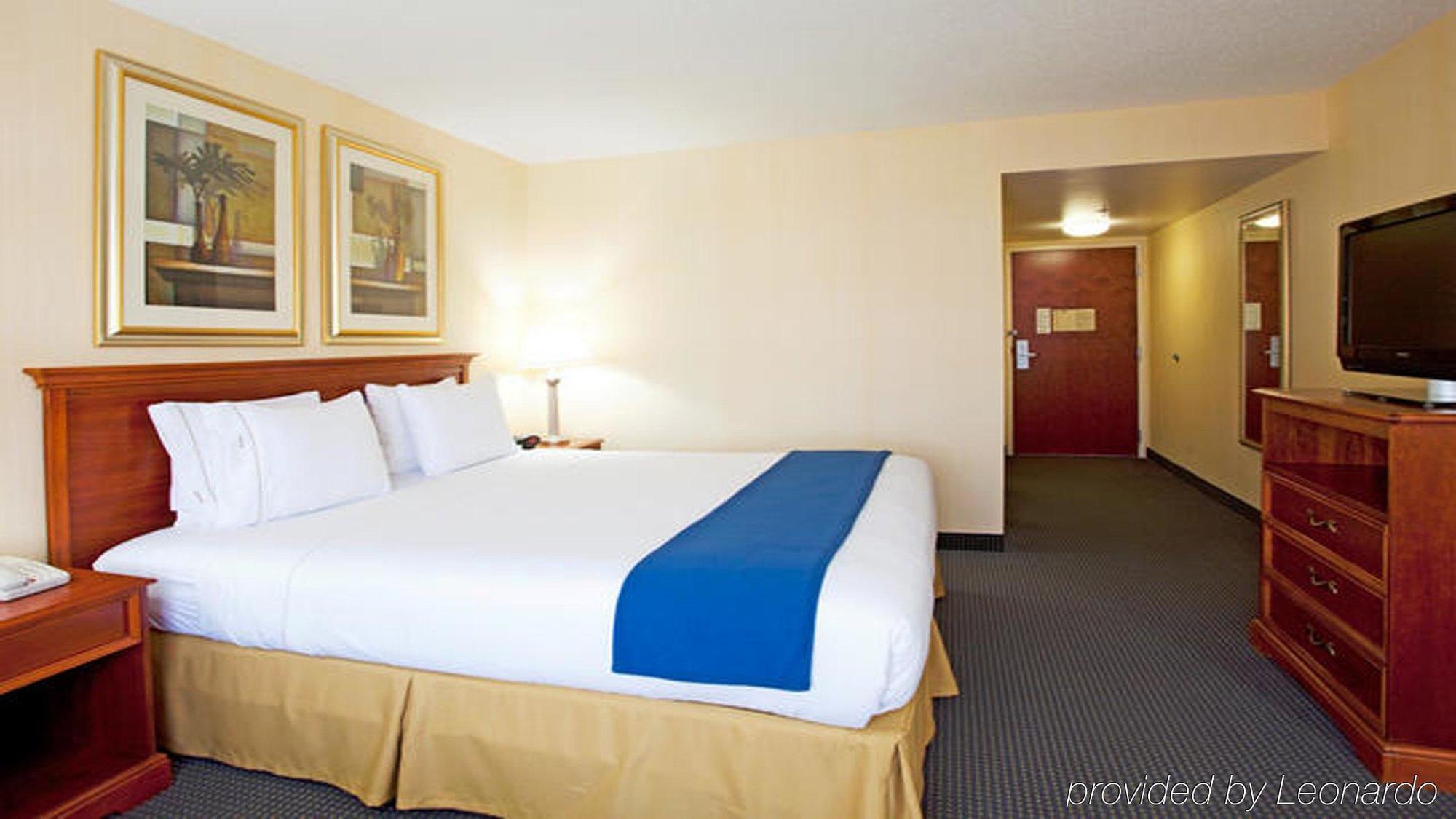 Holiday Inn Express & Suites Buffalo Airport By Ihg Cheektowaga Exterior photo