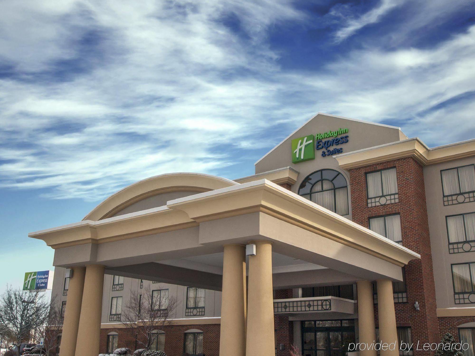 Holiday Inn Express & Suites Buffalo Airport By Ihg Cheektowaga Exterior photo