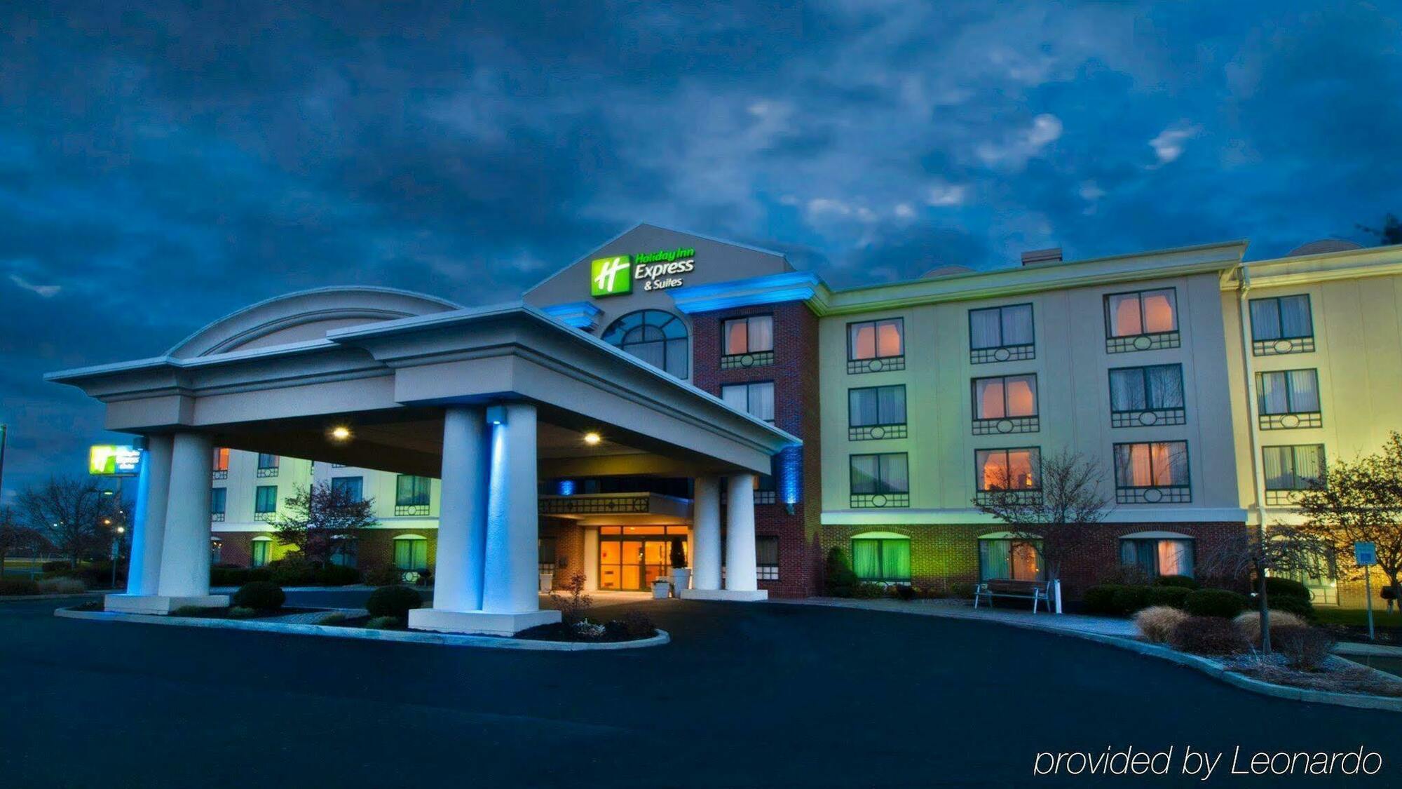 Holiday Inn Express & Suites Buffalo Airport By Ihg Cheektowaga Exterior photo
